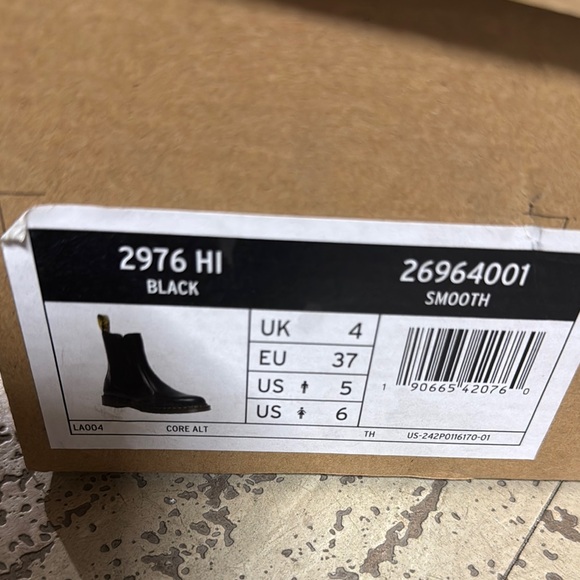 Dr. Martens Black Women's Chelsea Boots - Picture 4 of 4